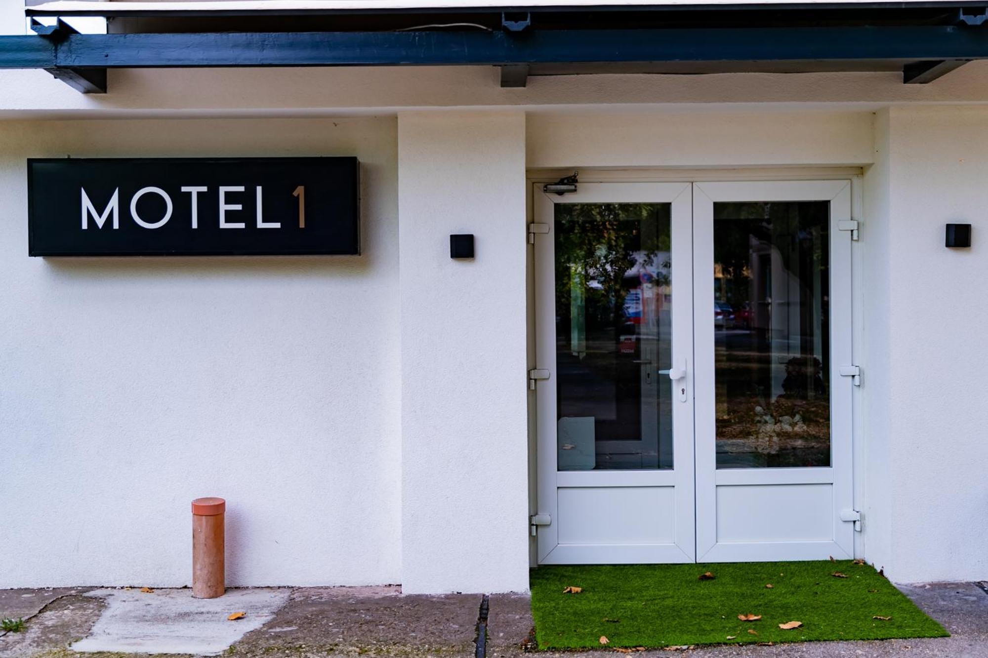 Motel1- A Megfizetheto Luxus! Dunaújváros Kültér fotó