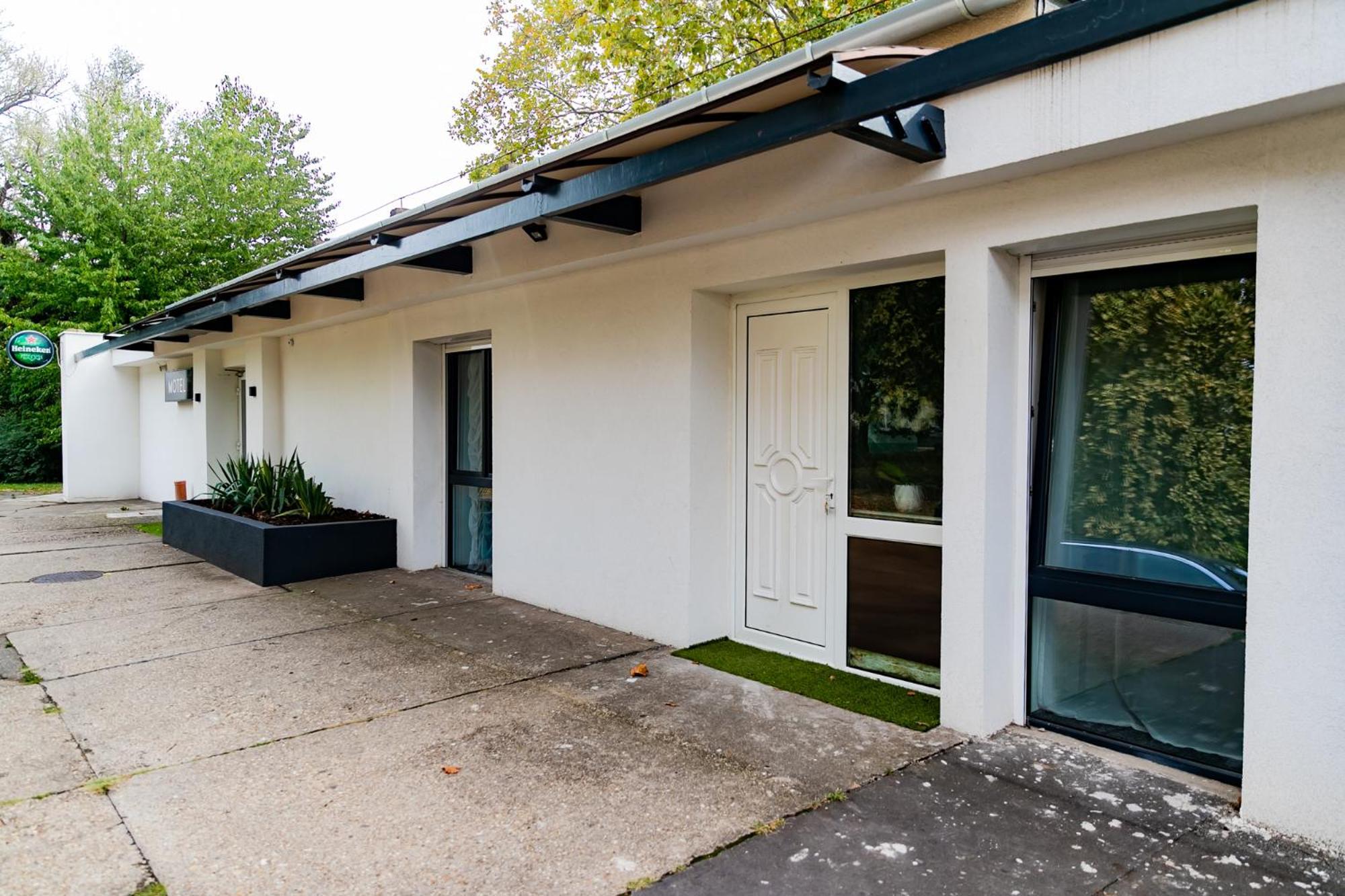 Motel1- A Megfizetheto Luxus! Dunaújváros Kültér fotó