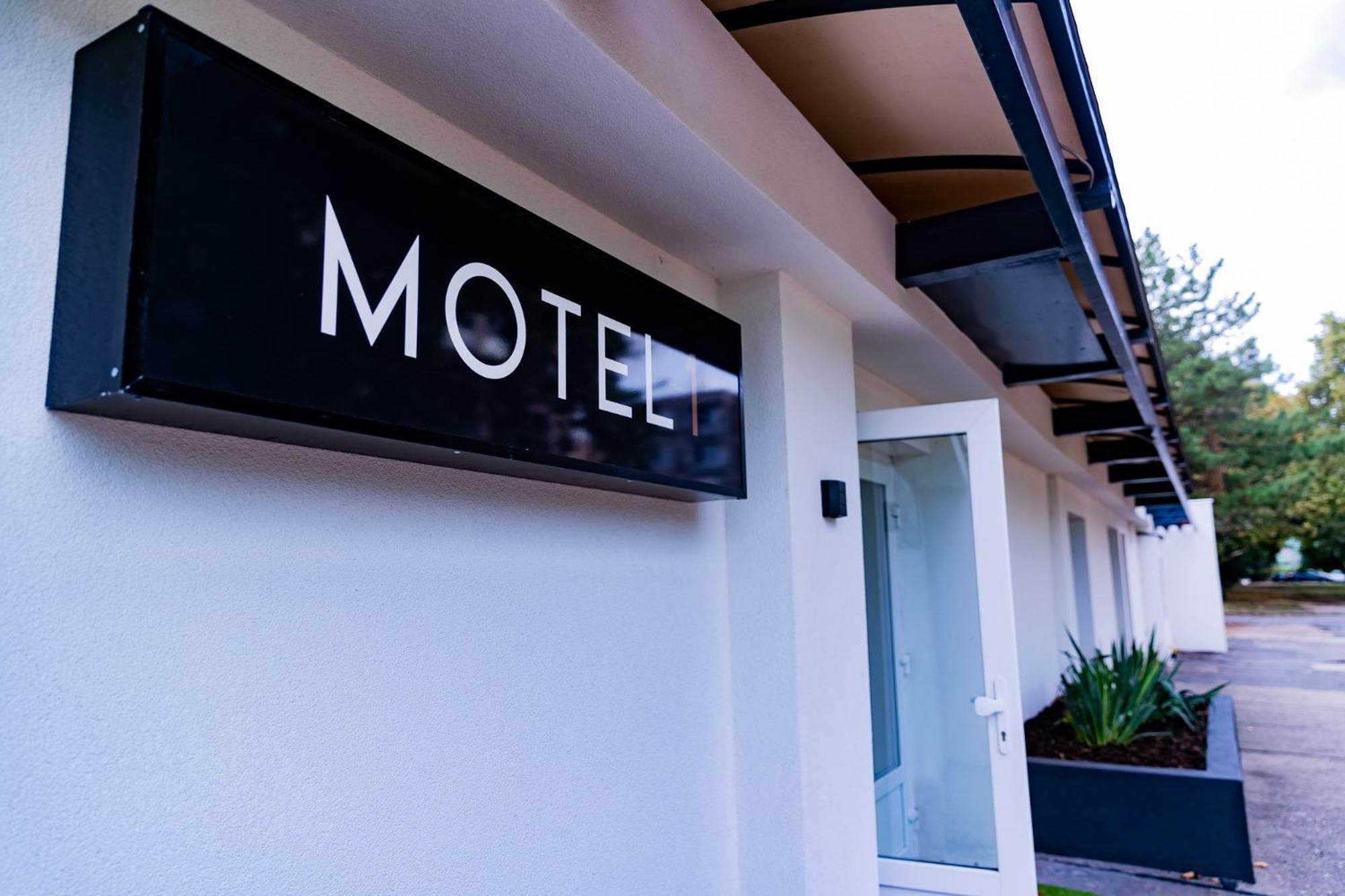 Motel1- A Megfizetheto Luxus! Dunaújváros Kültér fotó